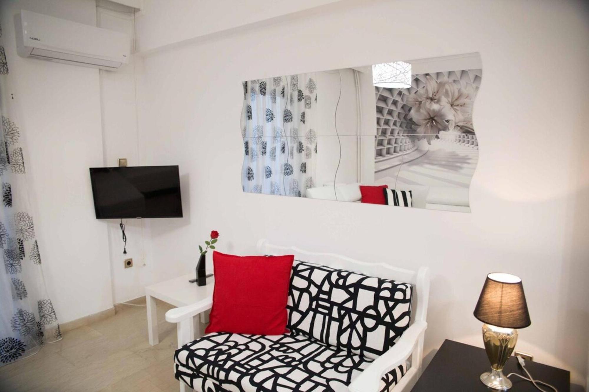 Cozy Apartment With Sea View Next To Marina Zeas Piraeus Exterior photo